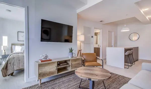 327 9A ST NW #325R, Calgary, AB T2N1T7