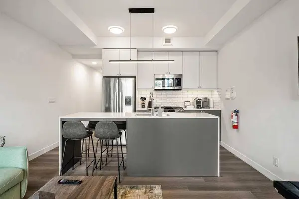 327 9A ST NW #323, Calgary, AB T2N1T7