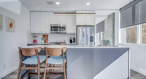 327 9A ST NW #317R, Calgary, AB T2N1T7