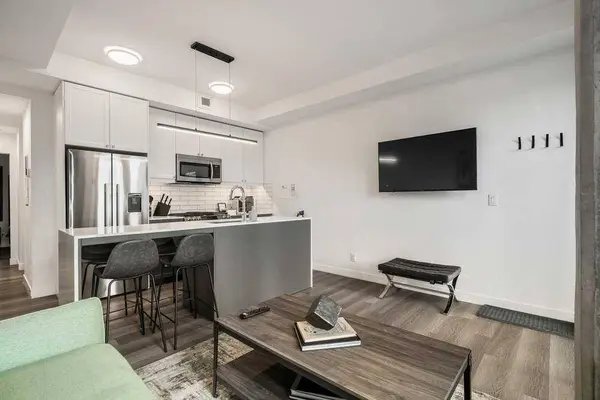 327 9A ST NW #323, Calgary, AB T2N1T7