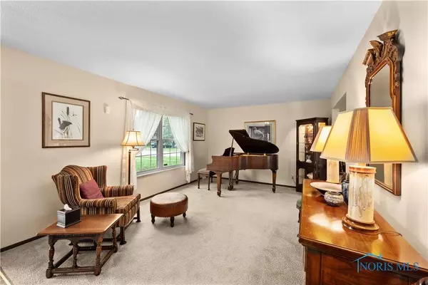 438 Harris CT, Maumee, OH 43537