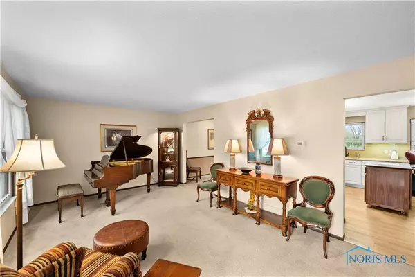 438 Harris CT, Maumee, OH 43537