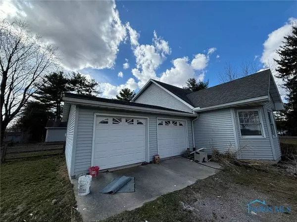 8246 Hawthorne ST, Neapolis, OH 43547