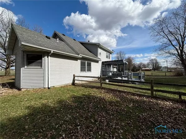 8246 Hawthorne ST, Neapolis, OH 43547