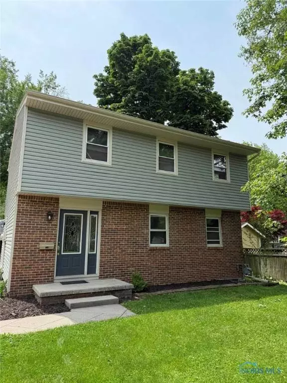 716 Maple ST, Perrysburg, OH 43551