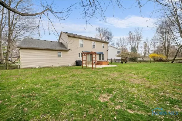 820 Weatherstone RD, Holland, OH 43528