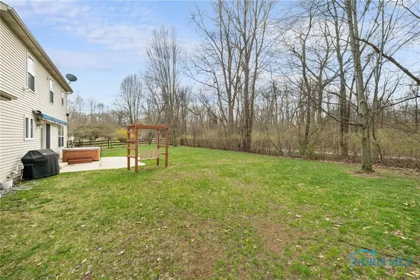 820 Weatherstone RD, Holland, OH 43528