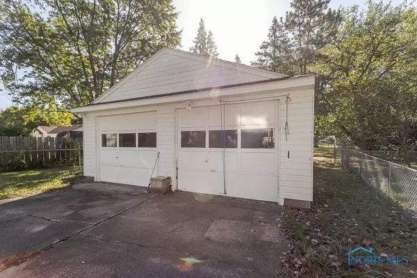 204 W 8th ST, Perrysburg, OH 43551