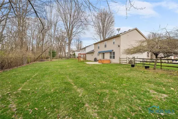 820 Weatherstone RD, Holland, OH 43528