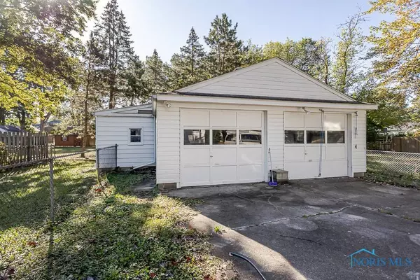 204 W 8th ST, Perrysburg, OH 43551