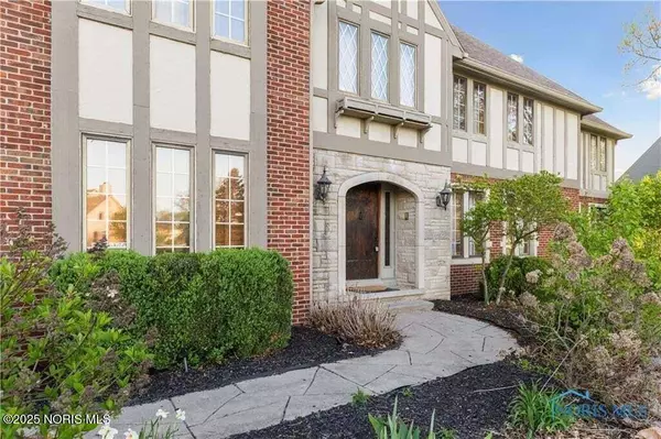 25581 Normandy RD, Perrysburg, OH 43551