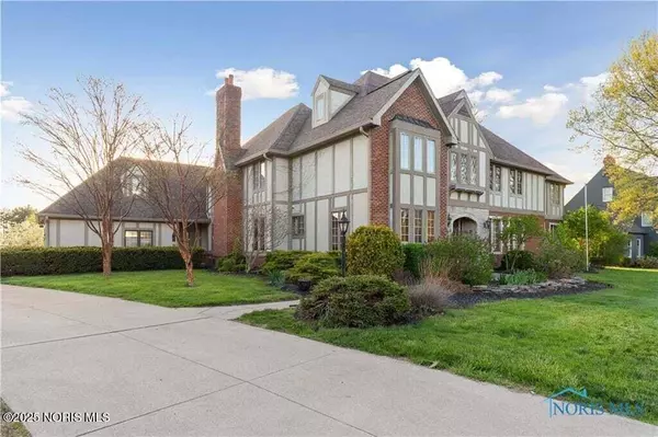 25581 Normandy RD, Perrysburg, OH 43551