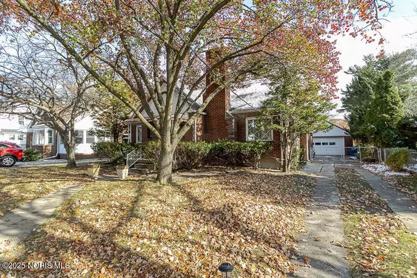 4220 Douglas RD, Toledo, OH 43613