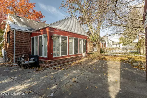 4220 Douglas RD, Toledo, OH 43613