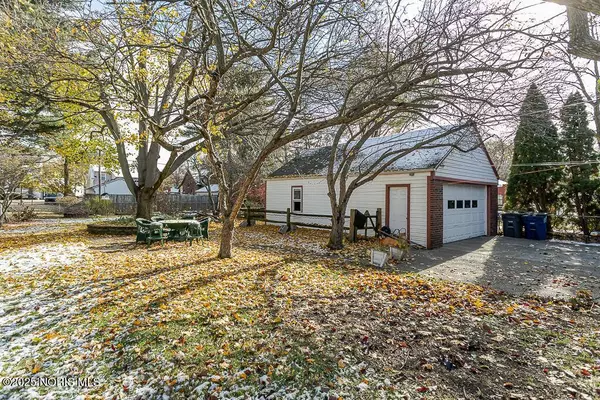 4220 Douglas RD, Toledo, OH 43613