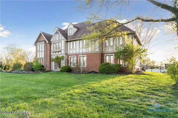 25581 Normandy RD, Perrysburg, OH 43551