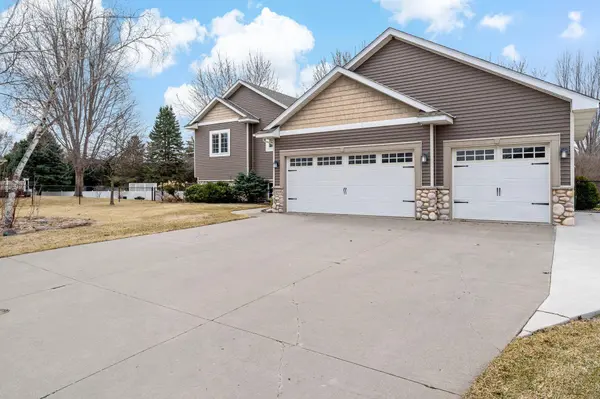 20599 Islandview CIR, Lakeville, MN 55044
