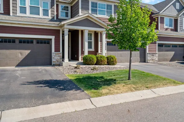 18147 Glassfern LN, Lakeville, MN 55044