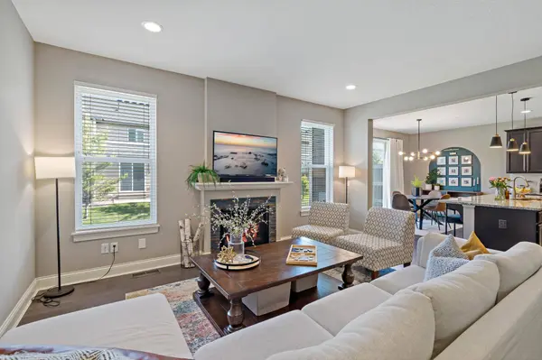 18147 Glassfern LN, Lakeville, MN 55044