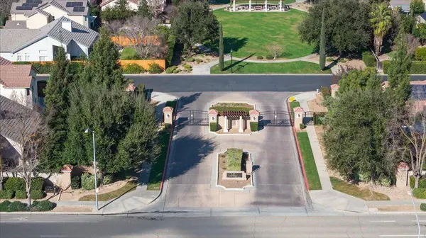 2672 E Bristol CT, Fresno, CA 93720