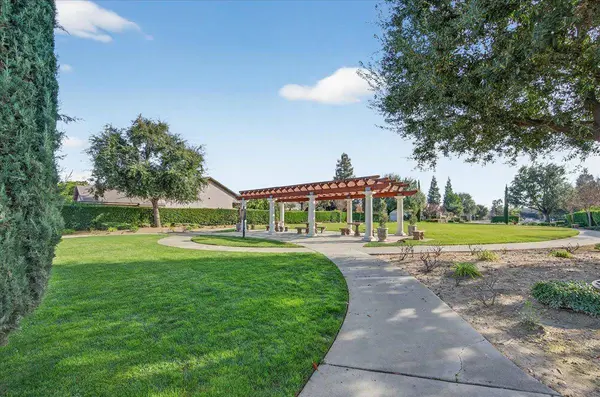 2672 E Bristol CT, Fresno, CA 93720