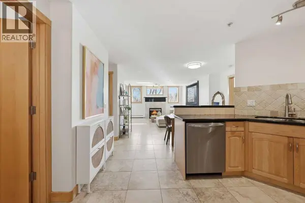 103, 2411 Erlton Road SW, Calgary, AB T2S3B9