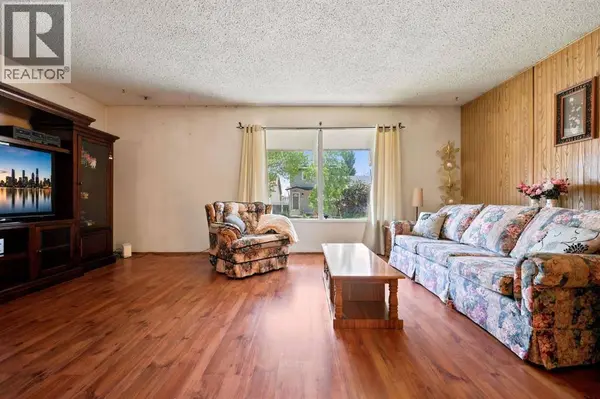 4308 38 Street NE, Calgary, AB T1Y5S8