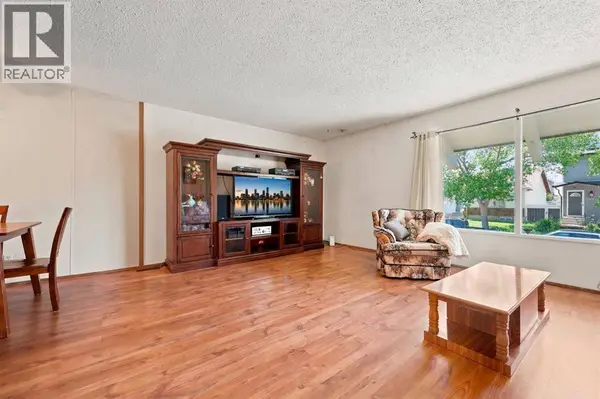 4308 38 Street NE, Calgary, AB T1Y5S8
