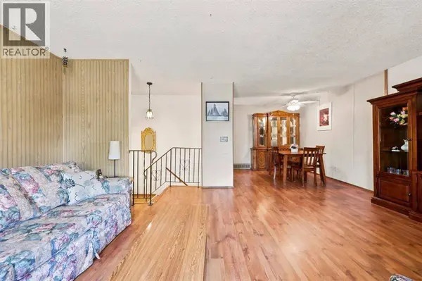 4308 38 Street NE, Calgary, AB T1Y5S8