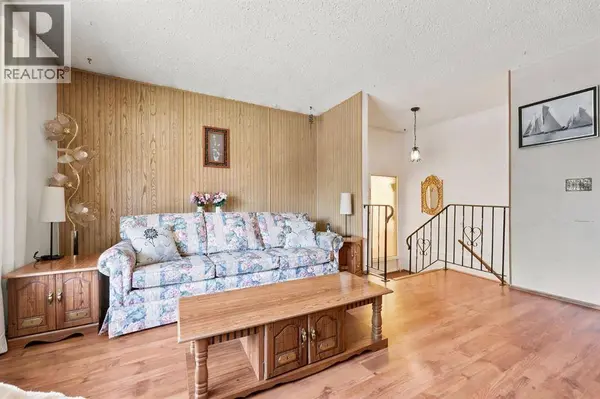 4308 38 Street NE, Calgary, AB T1Y5S8