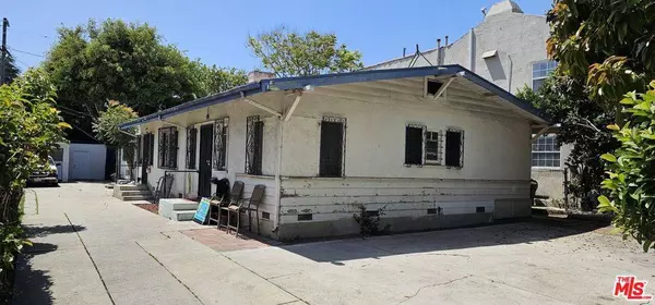 1239 N Beachwood DR, Los Angeles, CA 90038