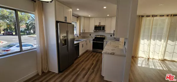 8668 Gregory Way, Los Angeles, CA 90035