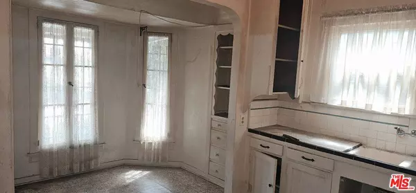 1047 S Victoria Ave, Los Angeles, CA 90019