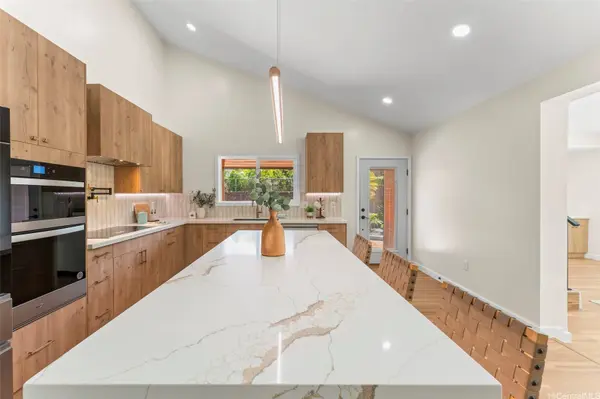 1049 Uluopihi ST, Kailua, HI 96734