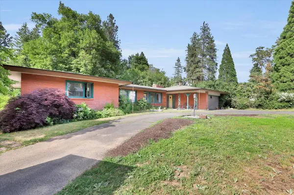 2411 E Girard Pl, Spokane, WA 99223