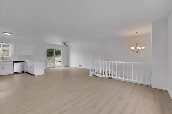 207 N McAvoy Ave, Newport, WA 99156