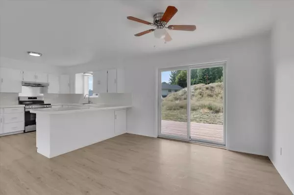 207 N McAvoy Ave, Newport, WA 99156