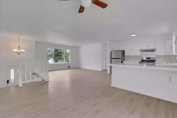 207 N McAvoy Ave, Newport, WA 99156