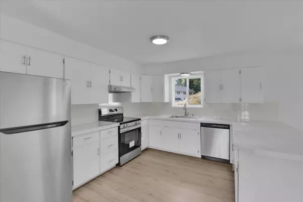 207 N McAvoy Ave, Newport, WA 99156