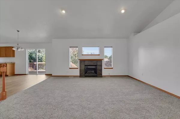 18215 E Crescent Dr, Greenacres, WA 99016