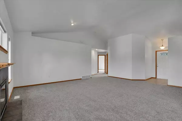 18215 E Crescent Dr, Greenacres, WA 99016