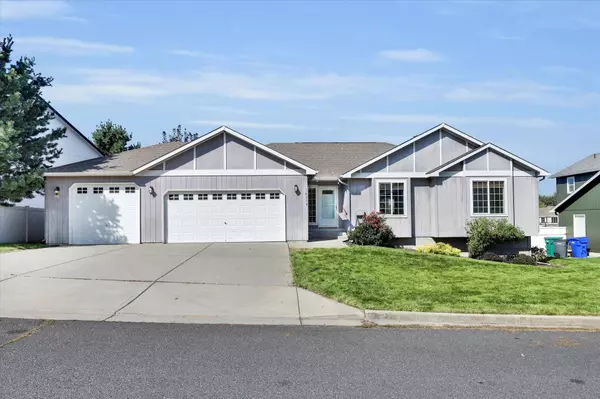 18215 E Crescent Dr, Greenacres, WA 99016