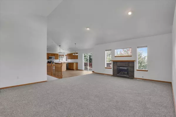 18215 E Crescent Dr, Greenacres, WA 99016