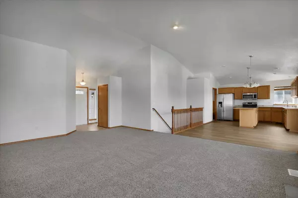 18215 E Crescent Dr, Greenacres, WA 99016