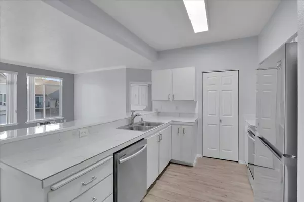 22855 E Country Vista Dr #452, Liberty Lake, WA 99019