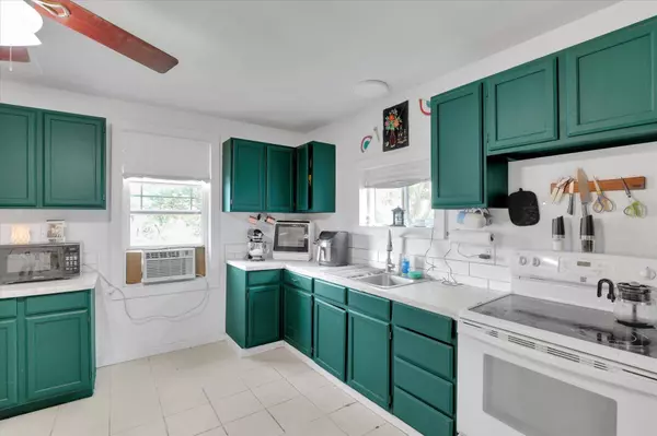 228 W Poplar St, Tekoa, WA 99033