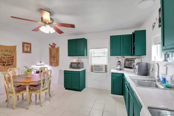 228 W Poplar St, Tekoa, WA 99033