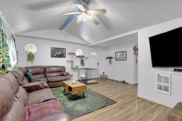 228 W Poplar St, Tekoa, WA 99033