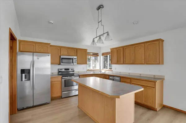 18215 E Crescent Dr, Greenacres, WA 99016