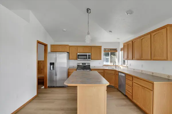 18215 E Crescent Dr, Greenacres, WA 99016